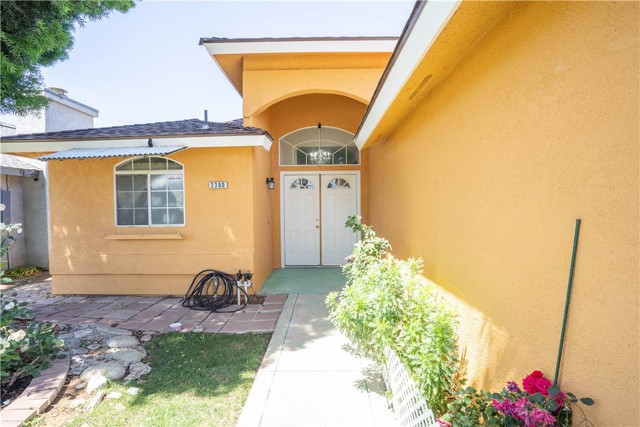 Detail Gallery Image 4 of 33 For 2380 S Holly Ave, Fresno,  CA 93706 - 4 Beds | 2 Baths