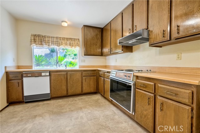 6766 Camino Del Prado, Carlsbad CA: https://media.crmls.org/medias/fbe9fbb5-742f-484e-8533-138dc185fbeb.jpg