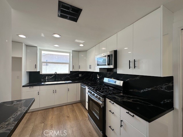Detail Gallery Image 7 of 18 For 20336 Cantara St, Winnetka,  CA 91306 - 4 Beds | 2 Baths