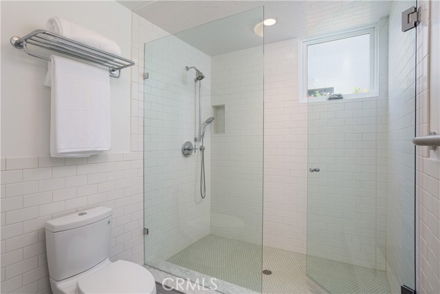 2217 Laurel Place, Newport Beach CA: https://media.crmls.org/medias/fbea6b05-e1dd-4683-905b-460878e27595.jpg