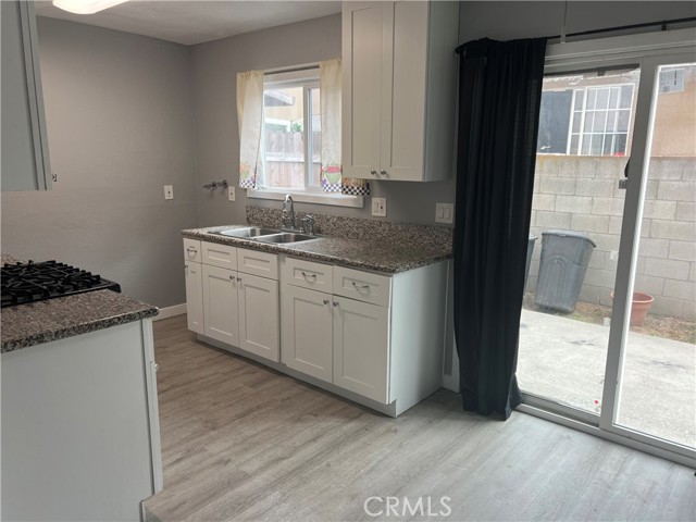 Detail Gallery Image 5 of 13 For 136 W 53rd St a,  Long Beach,  CA 90805 - 2 Beds | 1/1 Baths