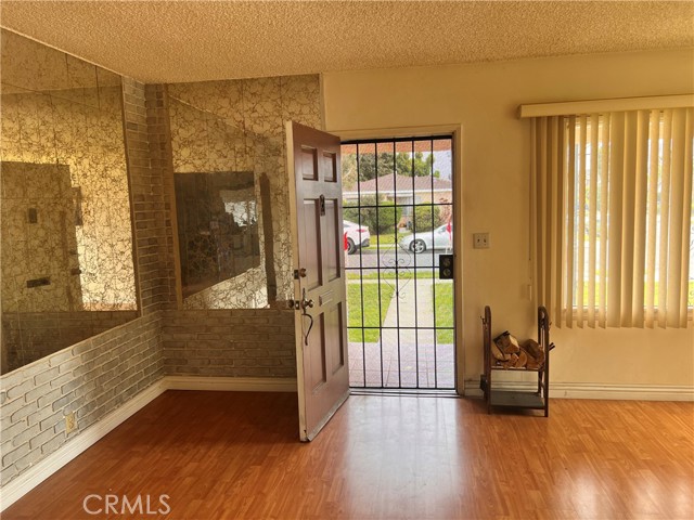 Detail Gallery Image 3 of 31 For 1423 S Poinsettia Ave, Compton,  CA 90221 - 2 Beds | 1/1 Baths