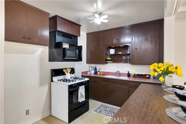 7859 Sycamore Avenue, Riverside CA: https://media.crmls.org/medias/fbee0631-2f7f-403b-97da-9d26ca430b90.jpg