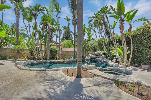 6041 Calle Mirador, Yorba Linda CA: https://media.crmls.org/medias/fbee701c-3e4f-4db1-af19-2621ab8033ea.jpg