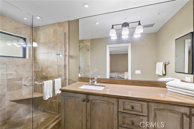 Detail Gallery Image 11 of 22 For 19 Kamalii Ct #257,  Newport Beach,  CA 92663 - 2 Beds | 2/1 Baths