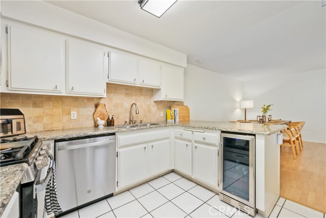 Detail Gallery Image 6 of 23 For 16001 S Vermont Ave #40,  Gardena,  CA 90247 - 3 Beds | 2/1 Baths