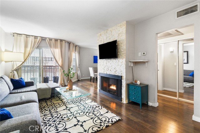 Detail Gallery Image 2 of 40 For 141 S Clark Dr #326,  West Hollywood,  CA 90048 - 1 Beds | 1 Baths