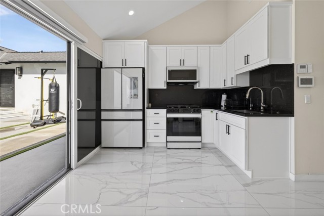 Detail Gallery Image 34 of 64 For 4926 Greenbush Ave, Sherman Oaks,  CA 91423 - 4 Beds | 3 Baths