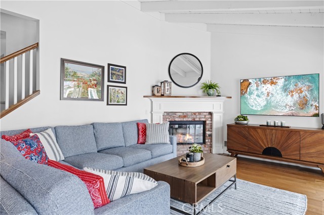 Detail Gallery Image 3 of 19 For 110 Pearl Ave, Newport Beach,  CA 92662 - 3 Beds | 3 Baths