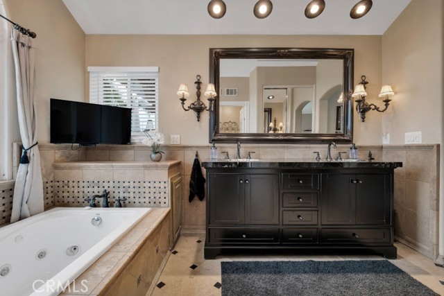 950 Firestone Circle, Simi Valley CA: https://media.crmls.org/medias/fbf11a76-e006-4e5c-84c0-ed2e68d45180.jpg