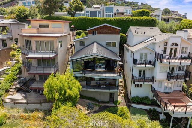 686 Diamond Street, Laguna Beach CA: https://media.crmls.org/medias/fbf19e08-ea32-4e94-bf36-cbd3c2b0abf1.jpg