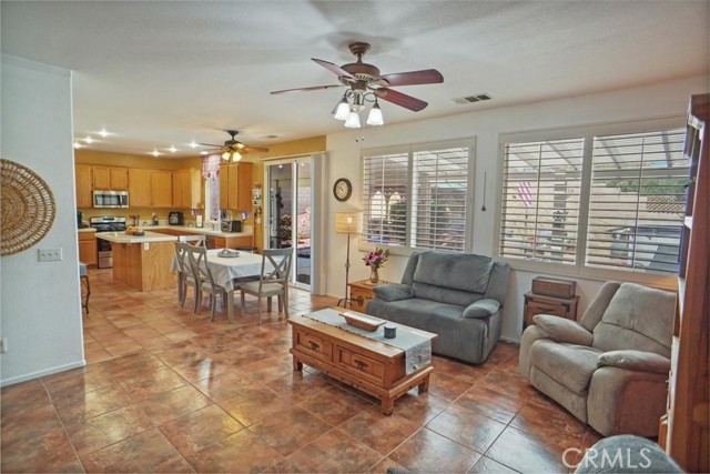 Detail Gallery Image 10 of 26 For 40119 Westin Way, Palmdale,  CA 93551 - 4 Beds | 3 Baths