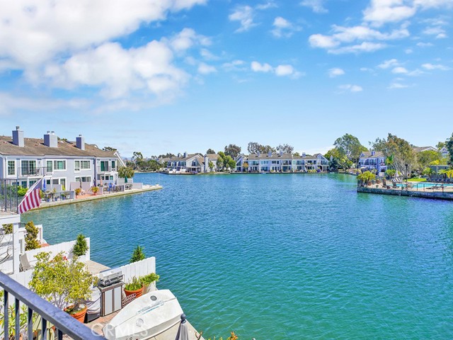 3512 Bravata Drive, Huntington Beach CA: https://media.crmls.org/medias/fbf29324-f22f-4ceb-90bf-2e5a65558788.jpg