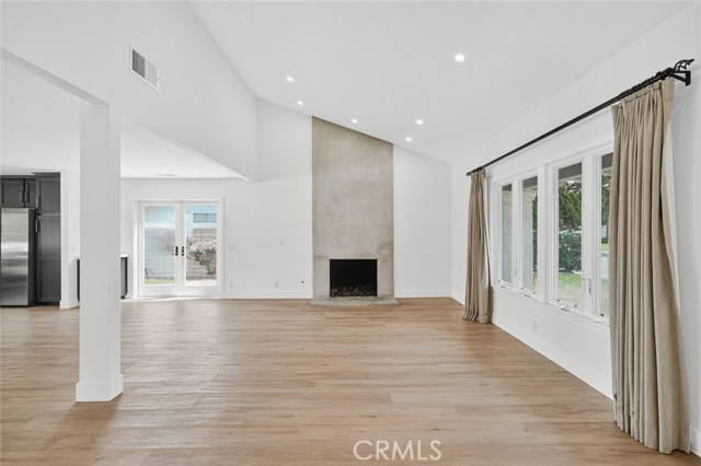 Detail Gallery Image 2 of 28 For 2257 Glastonbury, Westlake Village,  CA 91361 - 4 Beds | 2 Baths