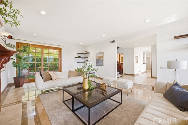 Detail Gallery Image 4 of 50 For 2044 Calle Yucca, Thousand Oaks,  CA 91360 - 4 Beds | 4 Baths