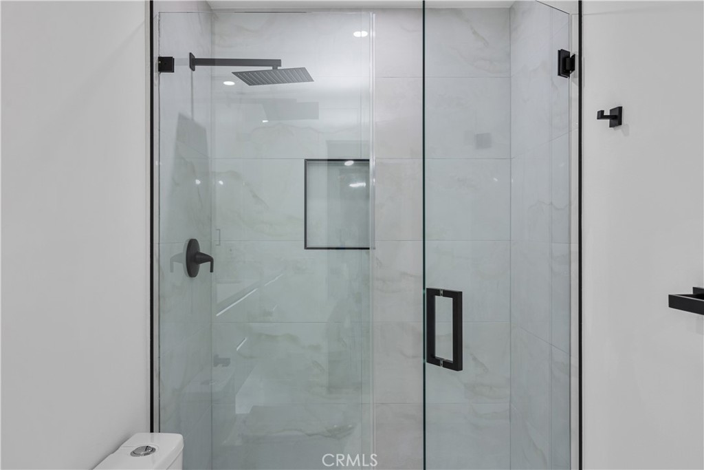 https://media.crmls.org/medias/fbf3c6b3-f604-461b-9b46-596797099c7a.jpg?preset=X-Large