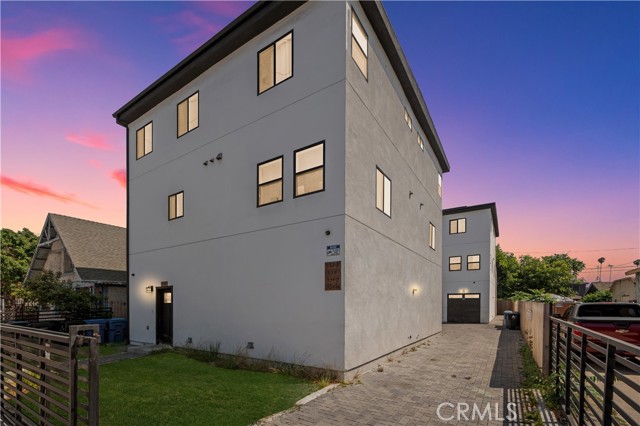 532 W Vernon Avenue, Los Angeles CA: https://media.crmls.org/medias/fbf3ddf9-b5af-4282-ab40-d33a5a6b8bdb.jpg