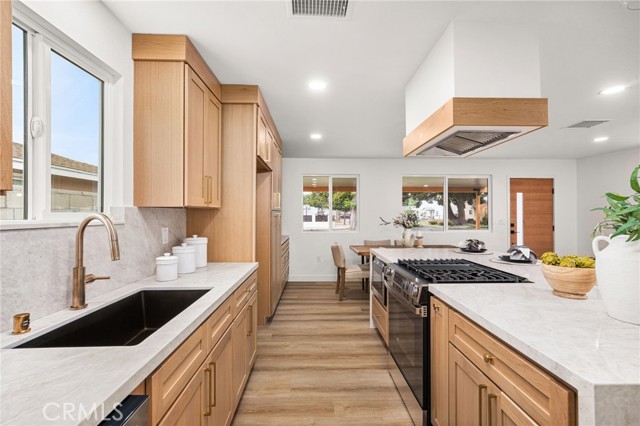 2124 W Flower Avenue, Fullerton CA: https://media.crmls.org/medias/fbf6812c-a6be-4f67-ad17-6c9246f64fbc.jpg