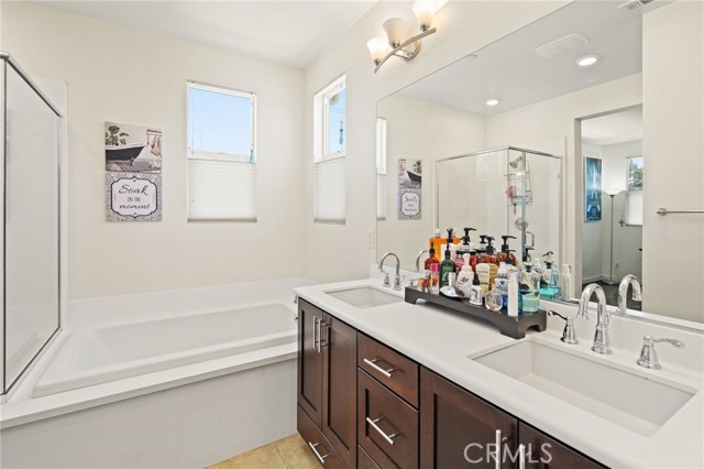 Detail Gallery Image 25 of 42 For 12827 W Hemingway Dr, San Fernando,  CA 91340 - 4 Beds | 2/1 Baths