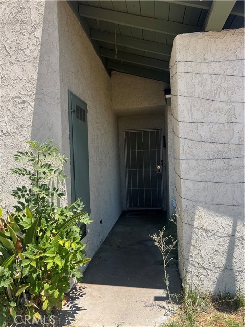 946 W Woodcrest Street, Bloomington CA: https://media.crmls.org/medias/fbf90771-5d98-44e4-9ab0-76b7e999f801.jpg