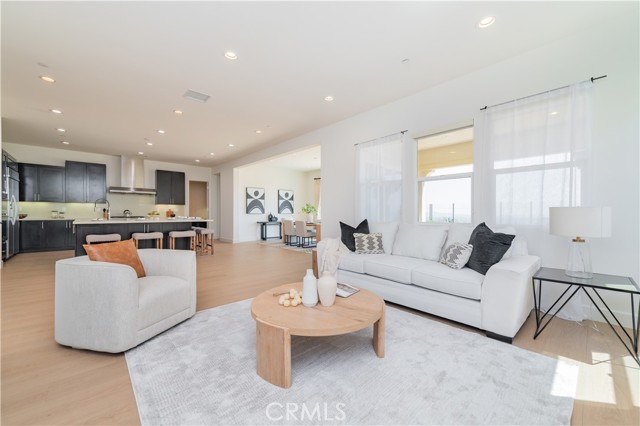 Detail Gallery Image 4 of 31 For 2480 E Kern River Ln, Brea,  CA 92821 - 6 Beds | 5/1 Baths