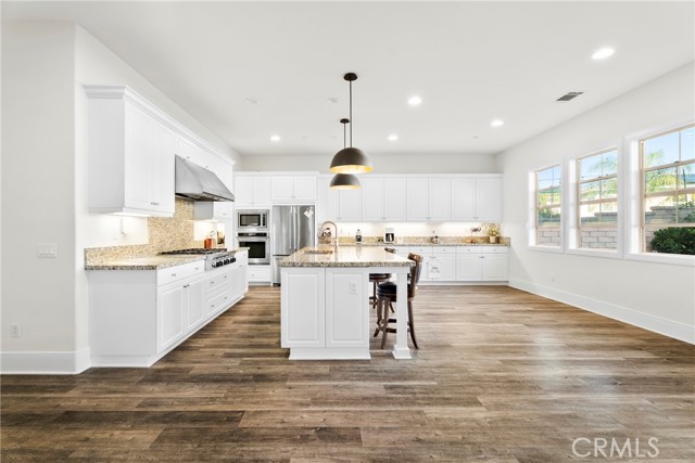 Detail Gallery Image 5 of 39 For 27606 Skylark Ln, Saugus,  CA 91350 - 5 Beds | 5/1 Baths