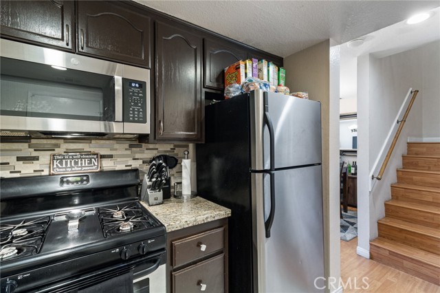Detail Gallery Image 7 of 26 For 13917 Mcclure Ave #7,  Paramount,  CA 90723 - 3 Beds | 2/1 Baths