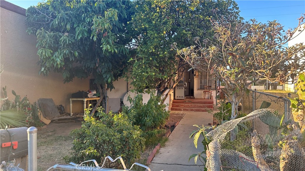317 W Santa Fe Avenue