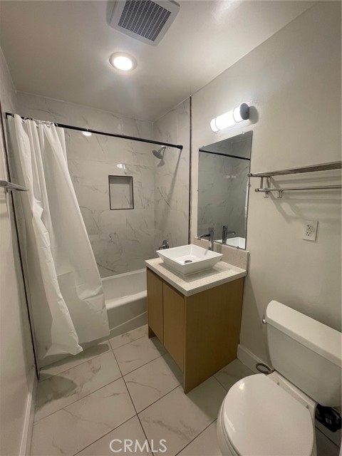 Detail Gallery Image 6 of 11 For 1250 W 37th St #4,  Los Angeles,  CA 90007 - 2 Beds | 1 Baths