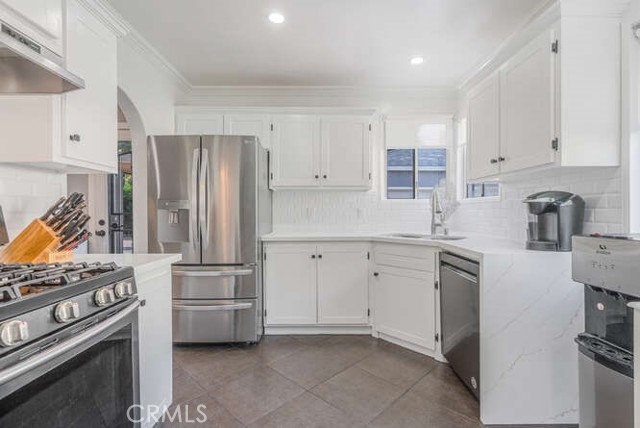 Detail Gallery Image 7 of 26 For 6551 De Celis, Lake Balboa,  CA 91406 - 3 Beds | 2 Baths