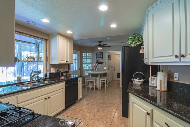 Detail Gallery Image 13 of 50 For 1290 3rd St, Calimesa,  CA 92320 - 4 Beds | 2/1 Baths