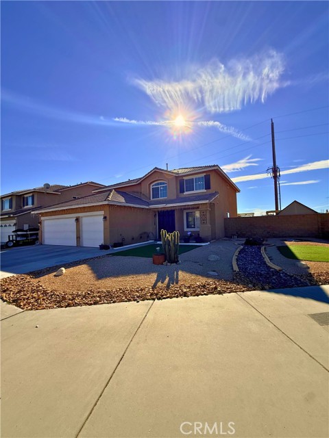 Detail Gallery Image 2 of 34 For 14115 Desert Rose, Hesperia,  CA 92344 - 4 Beds | 3 Baths