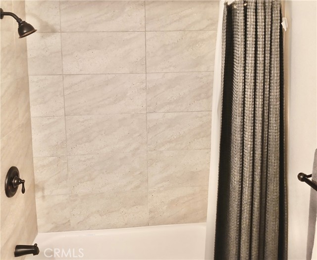 Detail Gallery Image 6 of 16 For 2617 Pinon Springs Cir #B,  Bakersfield,  CA 93309 - 2 Beds | 2 Baths