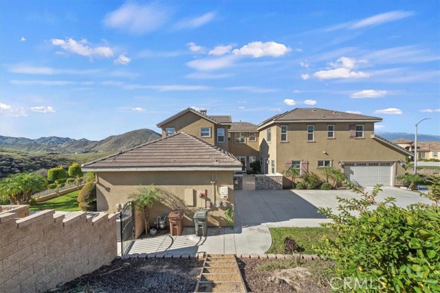 Detail Gallery Image 8 of 61 For 3094 Crystal Ridge Ln, Colton,  CA 92324 - 5 Beds | 5/1 Baths