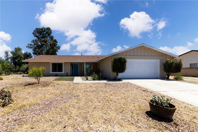 Detail Gallery Image 1 of 42 For 4850 Eclipse Ave, Jurupa Valley,  CA 91752 - 4 Beds | 2 Baths