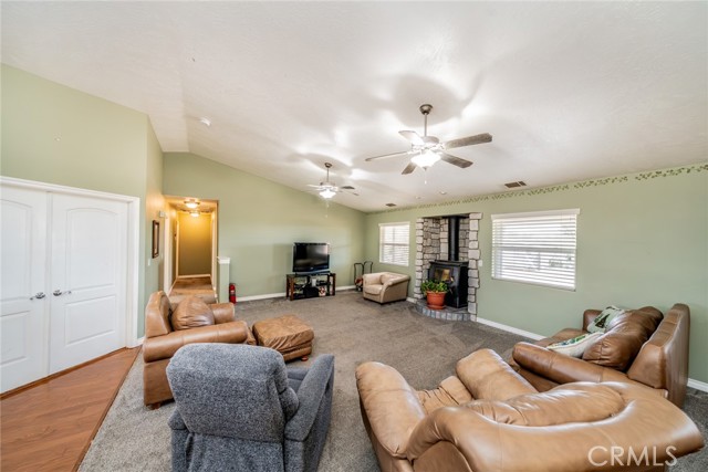 Detail Gallery Image 11 of 50 For 10636 Larch, Oak Hills,  CA 92344 - 5 Beds | 3 Baths