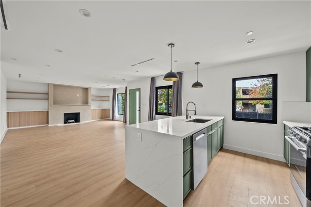 Detail Gallery Image 3 of 9 For 6607 Troost Ave, North Hollywood,  CA 91606 - 3 Beds | 3 Baths