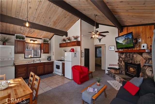 254 Wabash Lane, Sugarloaf CA: https://media.crmls.org/medias/fbff10fb-5ff8-4fe2-9f47-f51754ab8036.jpg