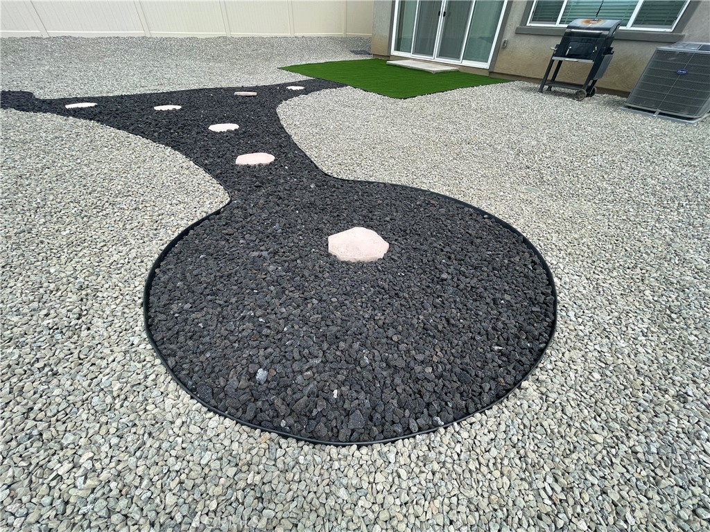https://media.crmls.org/medias/fbffe125-7044-449e-a8e0-794c5ce3a391.jpg?preset=X-Large