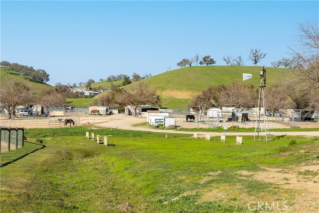 4250 Skylink Lane, Paso Robles CA: https://media.crmls.org/medias/fc004a31-e304-4307-867a-44d293d26231.jpg