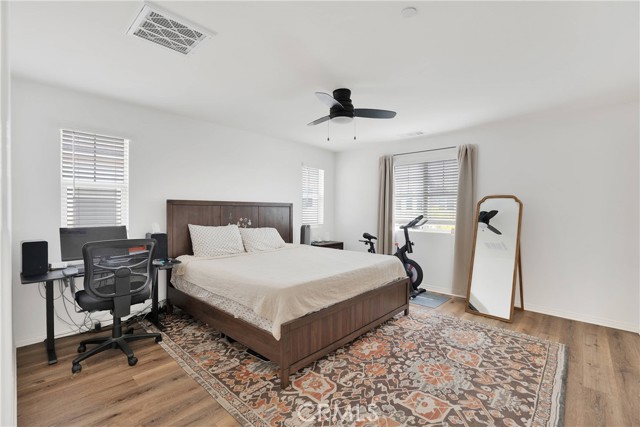 16718 Wyndham Lane, Fontana CA: https://media.crmls.org/medias/fc010ac2-0862-497c-b879-79d87b6ca11b.jpg