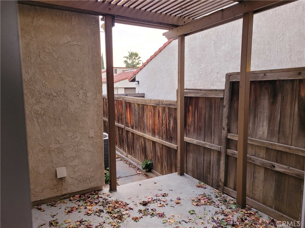 https://media.crmls.org/medias/fc012ae6-a7cf-4ed3-8ba2-4f3e64fc5c9f.jpg?preset=X-Large