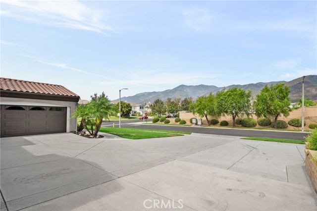 expansive driveway looking north to mountains