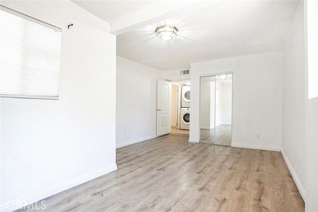 10058 Sunland Boulevard, Sunland CA: https://media.crmls.org/medias/fc01d9a6-5d93-479c-87b8-2f8df8c8601f.jpg