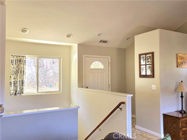 Detail Gallery Image 11 of 28 For 22337 Briarwood, Crestline,  CA 92325 - 4 Beds | 2/1 Baths