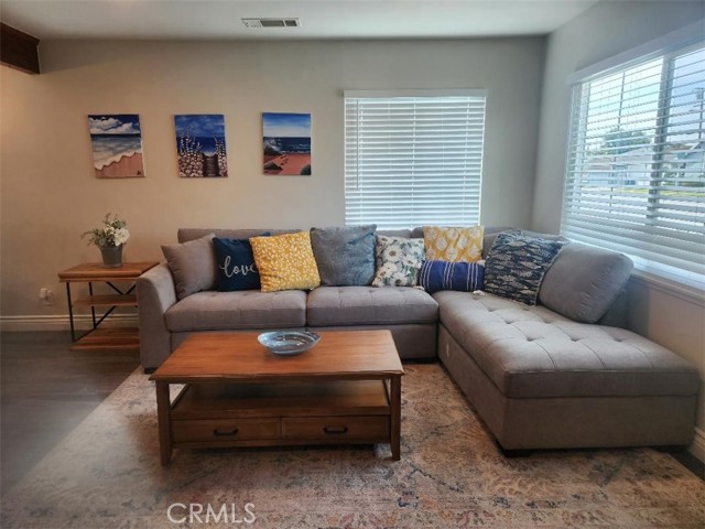 Detail Gallery Image 11 of 12 For 12028 Brookshire, Downey,  CA 90242 - 2 Beds | 2 Baths