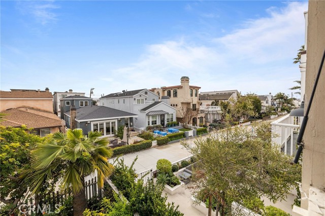 429 10th Street, Manhattan Beach, California 90266, 5 Bedrooms Bedrooms, ,3 BathroomsBathrooms,Residential,Sold,10th,SB24049927