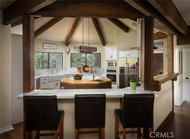 Detail Gallery Image 2 of 38 For 28982 N Shore Rd, Lake Arrowhead,  CA 92352 - 4 Beds | 5 Baths