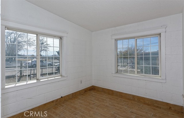 19288 3rd, Oro Grande CA: https://media.crmls.org/medias/fc03de66-e187-4e02-a1c6-8c441a1a4686.jpg