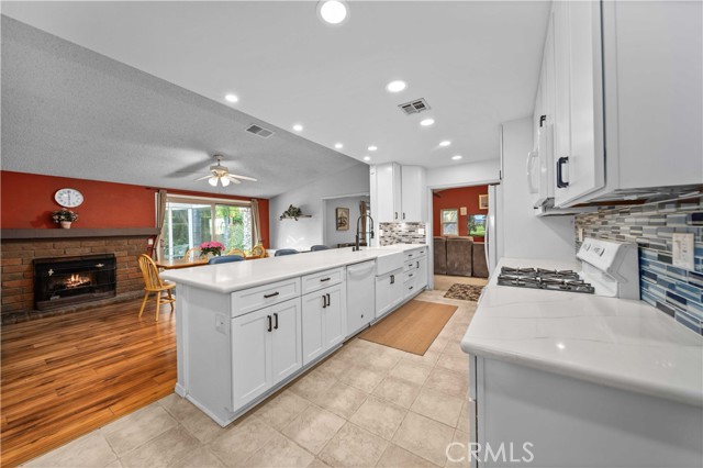 802 Duval Street, La Verne CA: https://media.crmls.org/medias/fc03f285-1cd8-450c-a715-7557974fac79.jpg